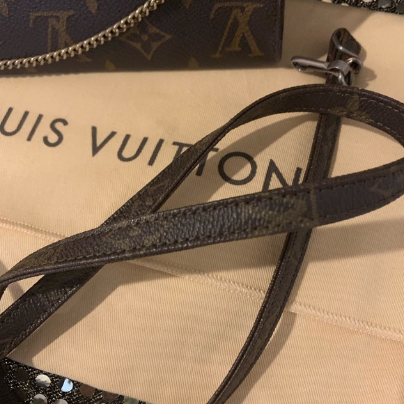 Louis Vuitton bucket pouch with strap - Picture 5 of 11